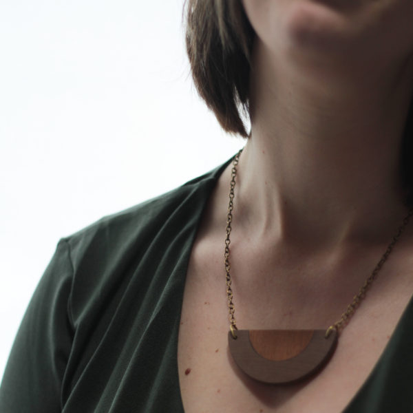 Neck shot of the Vannucchi Jewellery model wearing the Alba Rose necklace